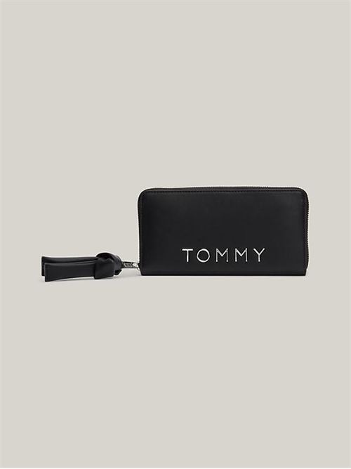 TOMMY JEANS